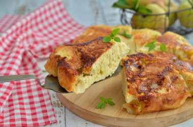 Apple pie in a frying pan without an oven