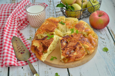 Apple pie in a frying pan without an oven