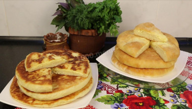 Pies with cheese made from dry yeast dough in a frying pan