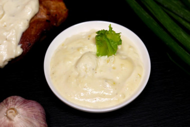 Creamy garlic sauce