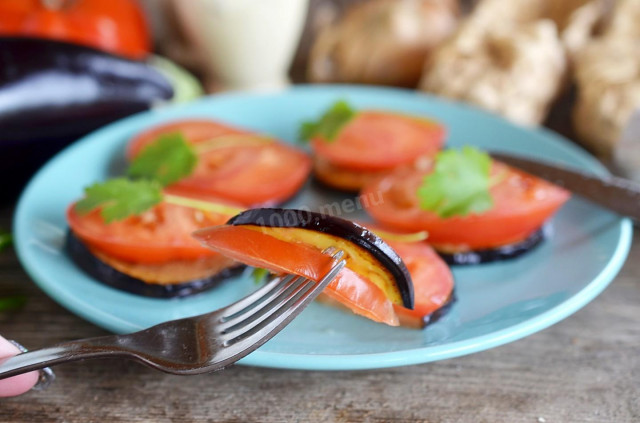 Fried eggplant with tomatoes and garlic