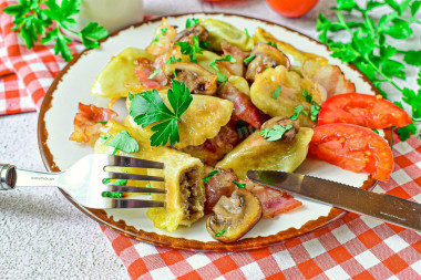 Fried dumplings with potatoes