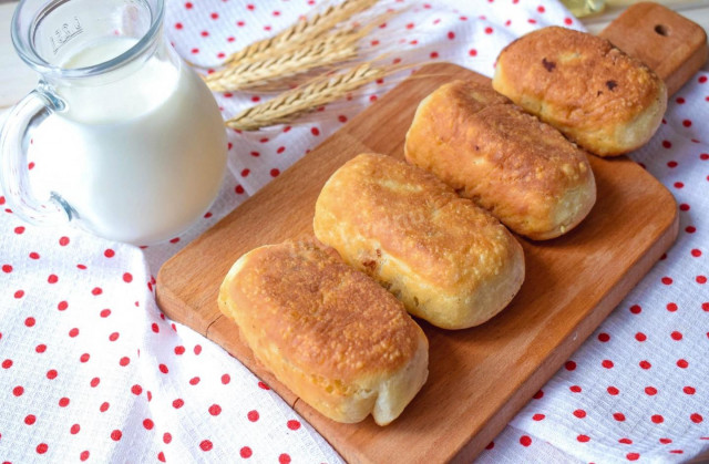 Fried quick yeast pies with milk