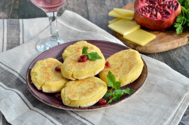 Mchadi cornmeal tortilla in Georgian