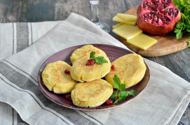 Mchadi cornmeal tortilla in Georgian