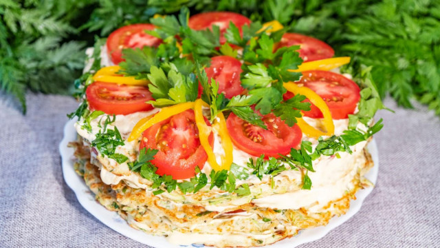 Zucchini snack cake with tomatoes and herbs