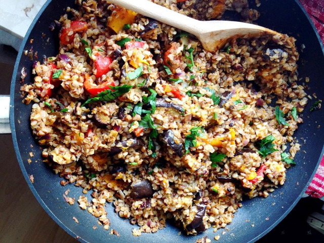 Buckwheat with eggplant