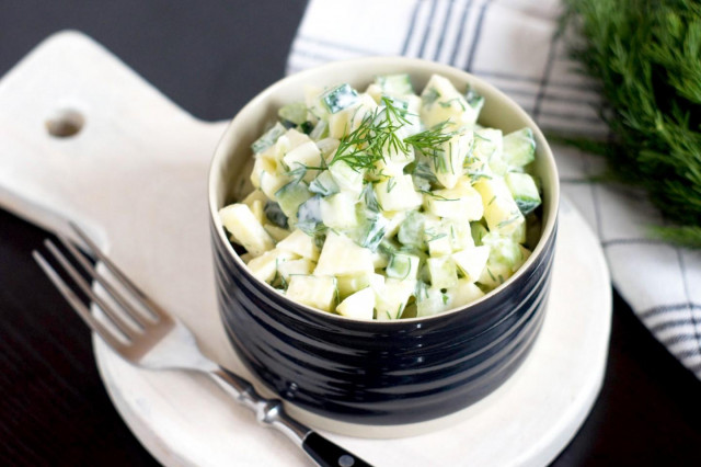 Salad with cucumber, apple and celery