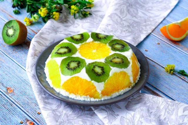 Cake without baking with gelatin and fruits