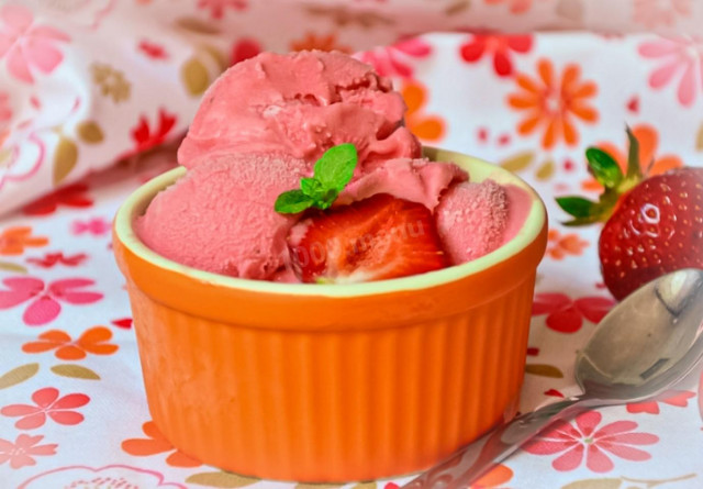 Homemade strawberry yogurt ice cream sherbet