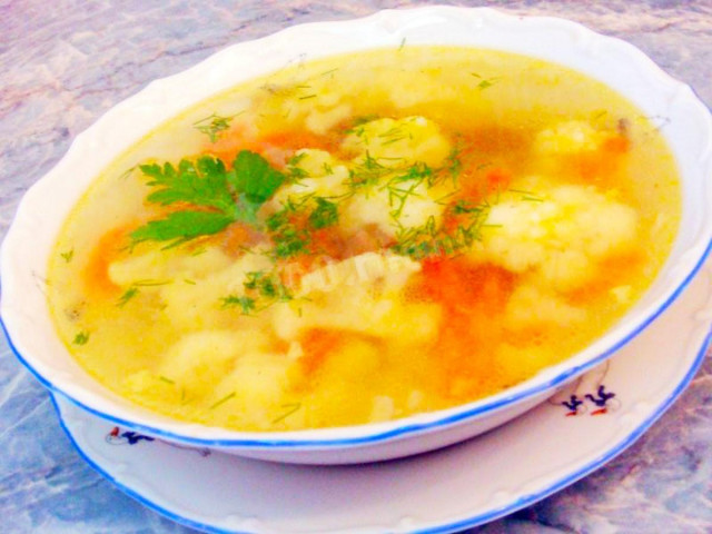 Vegetable soup with cauliflower