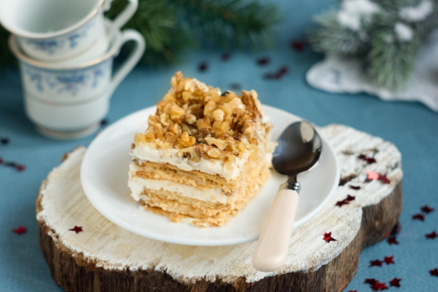 Sour cream cookie cake with fried walnuts nuts