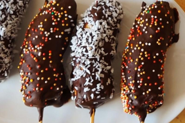Bananas filled with chocolate
