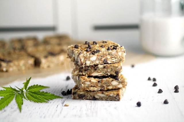 Energy bars with hemp grain without baking