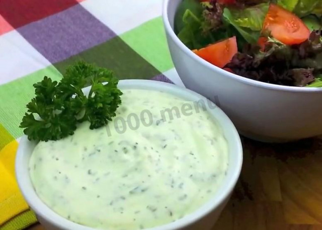 Low-fat cream and mayonnaise salad dressing