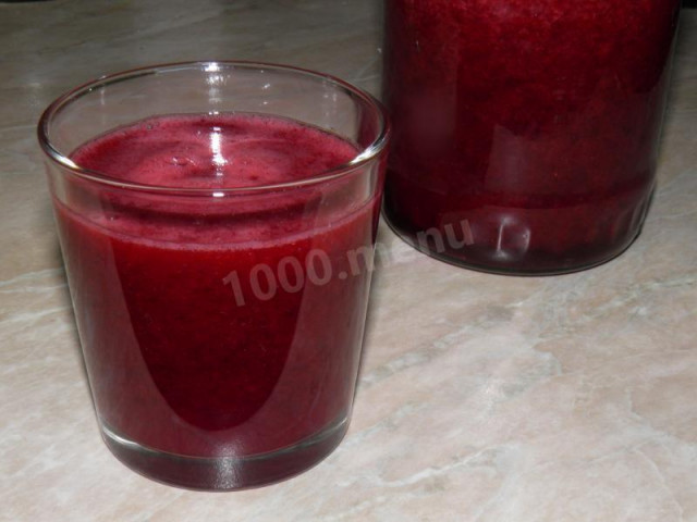 Currant juice with sugar and lemon