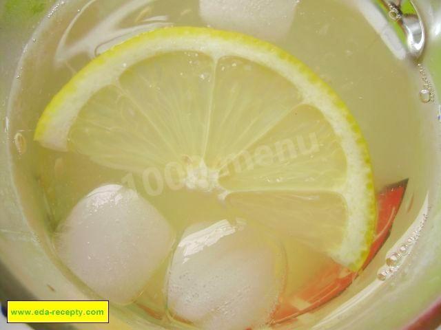 Homemade lemon lemonade