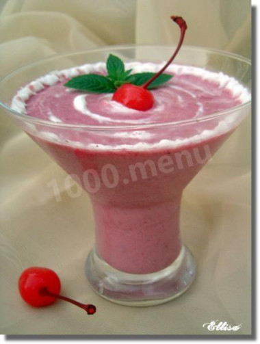 Cherry smoothie with yogurt and oatmeal