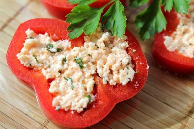 Bell pepper, stuffed with cheese