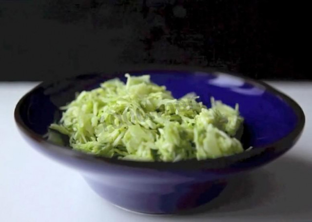 Cabbage salad with apple cider vinegar