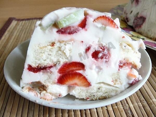 Simple sour cream cake