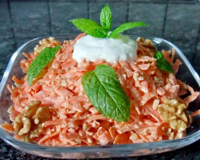 Carrot salad with sour cream without mayonnaise