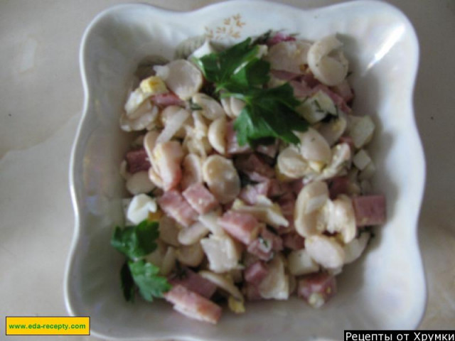 Salad with ham and beans