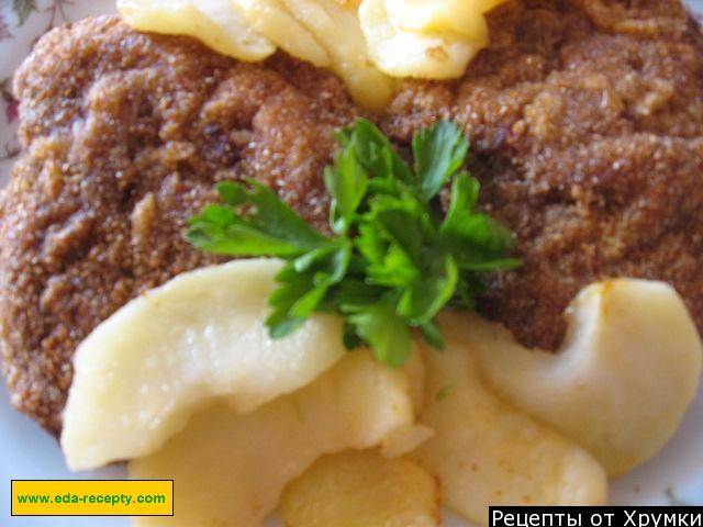 Pork schnitzel with apple