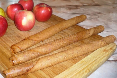 Apple pastille in the dryer