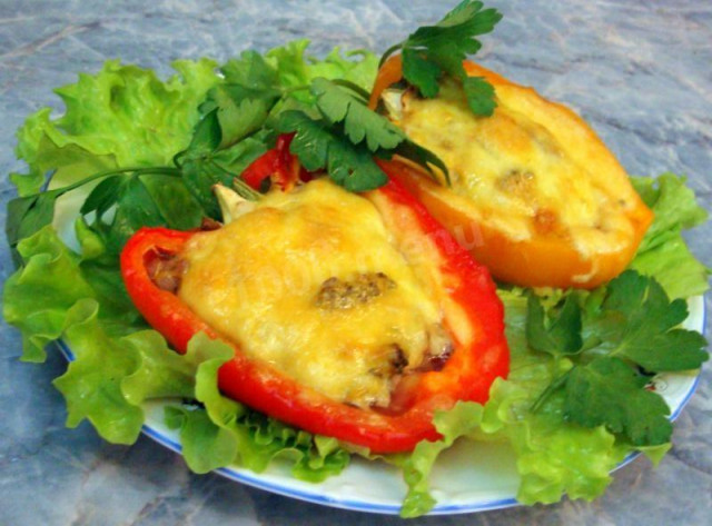 Pepper stuffed with beef and broccoli