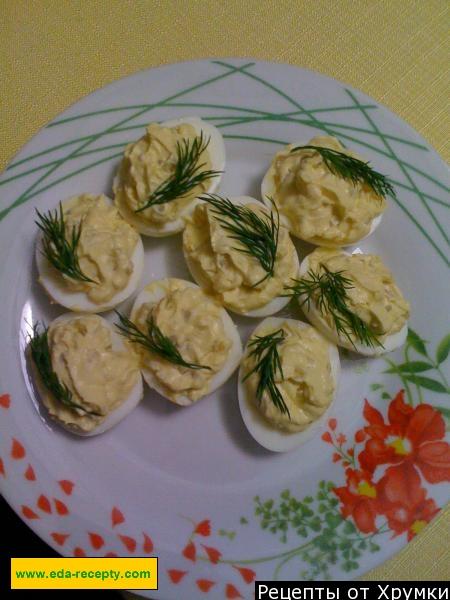 Eggs stuffed with pickles, with mayonnaise and garlic