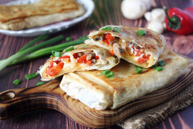 Pita bread with filling fried in a pan