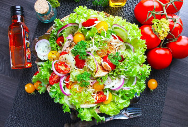 Salad chicken cucumbers tomatoes