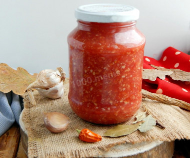 Tomatoes with horseradish and garlic for winter