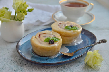 Cinnamon rolls in the microwave