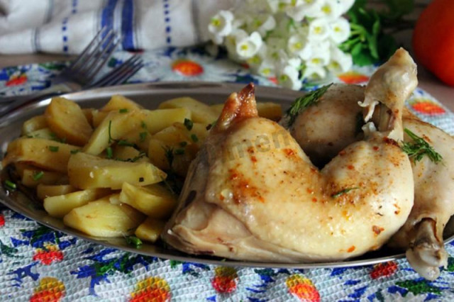 Chicken with potatoes in the microwave