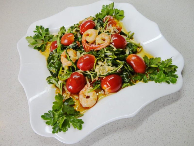 Salad with shrimp arugula and tomatoes