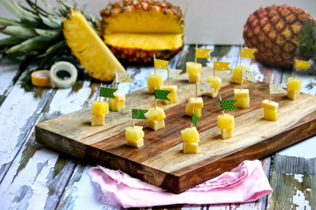 Pineapple and cheese canapes