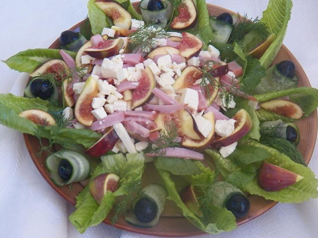 Salad with figs