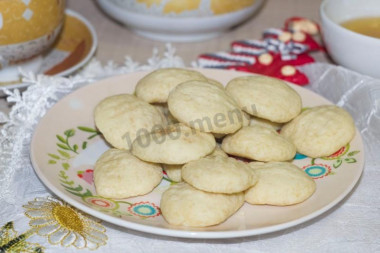 Cookies in the microwave with milk and butter