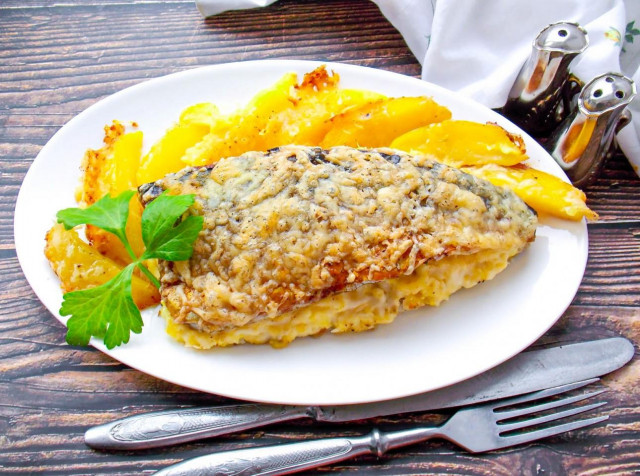Mackerel with cheese baked in the oven