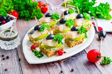 Canapes with herring and black bread on skewers