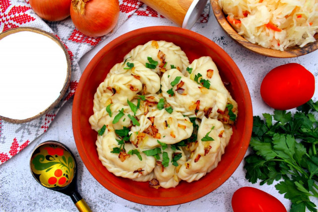 Dumplings with potatoes and sauerkraut
