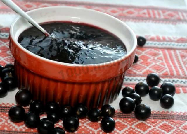 Currant with sugar for winter, minced meat