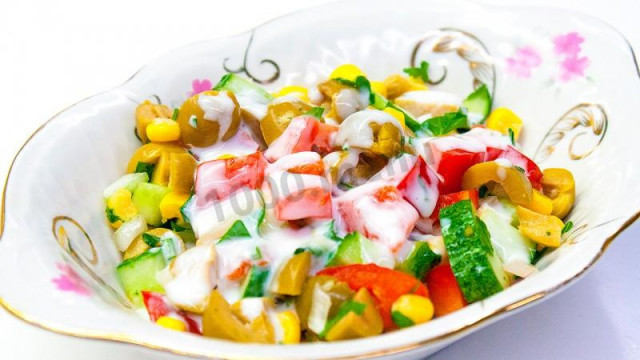 Salad with peppery corn and olives