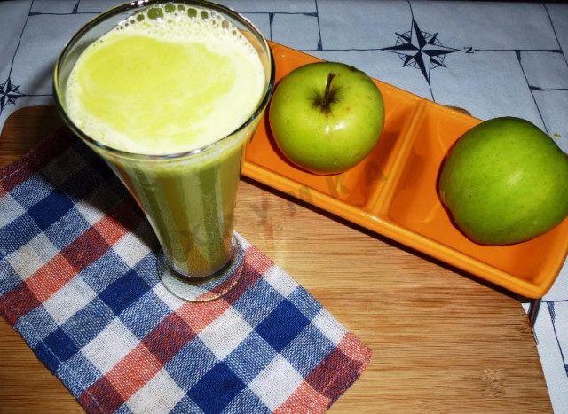 Freshly squeezed celery and apple juice