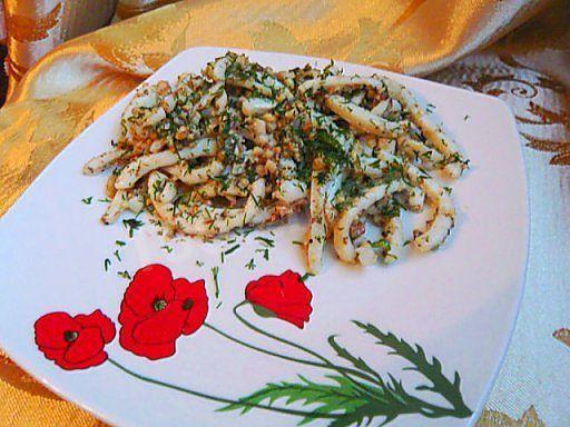 Squid salad with nuts