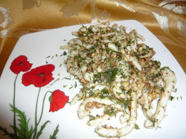 Squid salad with nuts