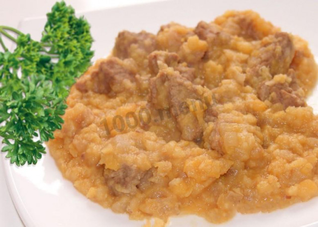 Pea porridge with meat
