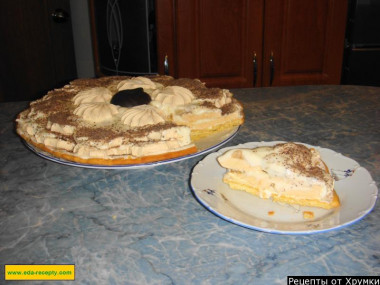 Marshmallow cake on shortbread